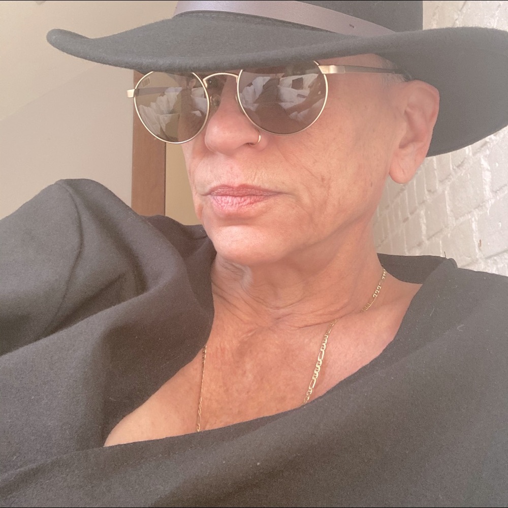 Meet your Posher, Sharon